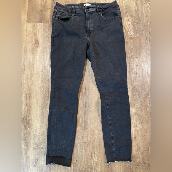 Good American Good Legs Raw Hem Jeans - Picture 2 of 8